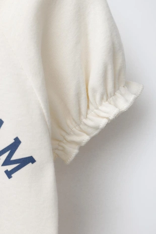 Футболка с объемными рукавами и надписью- Заказать в России