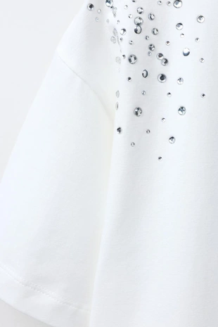 Футболка свободного кроя со стразами