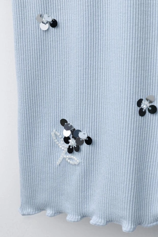 Футболка в рубчик с пайетками