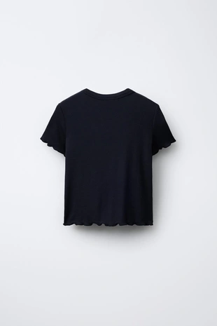 Футболка в рубчик с пайетками