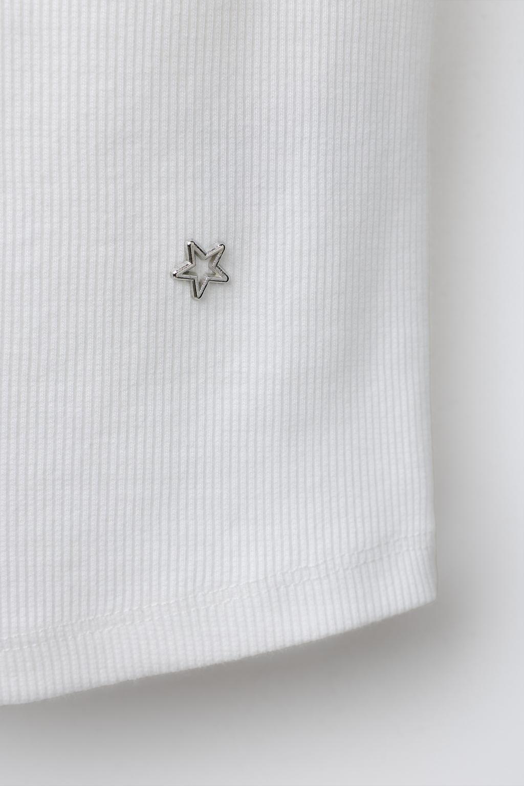 ТОП В РУБЧИК С ВОРОТНИКОМ-СТОЙКОЙ И ЗАКЛЕПКАМИ «ЗВЕЗДЫ»