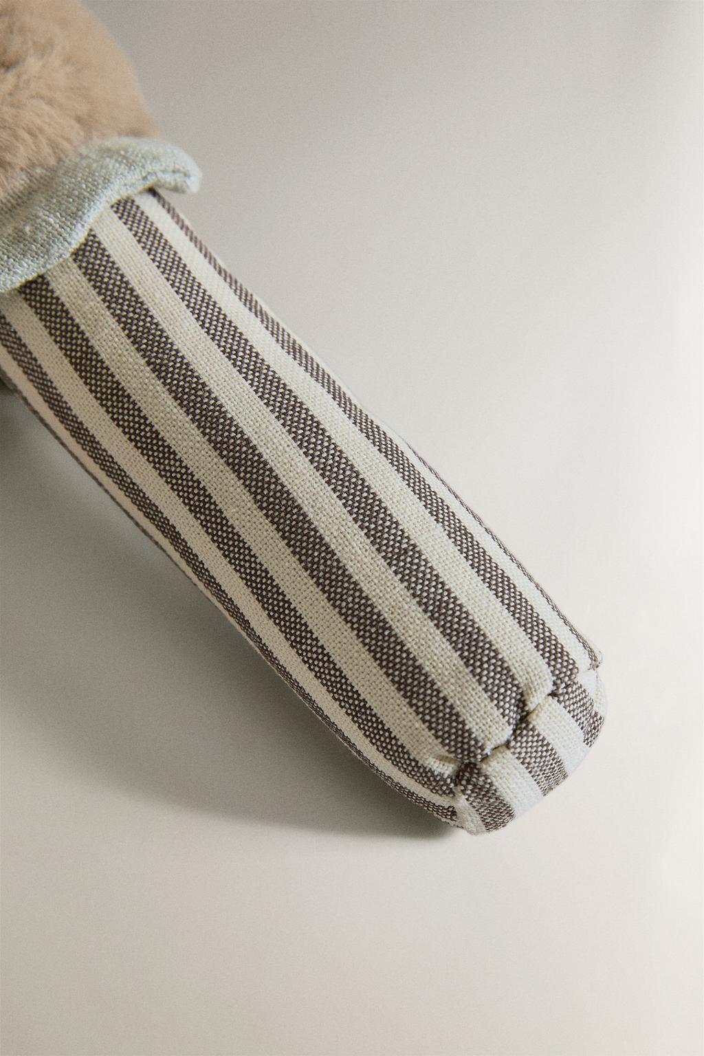 Детская игрушка-погремушка в виде кролика