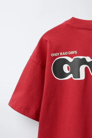 Футболка с рельефным текстовым принтом- Заказать в России