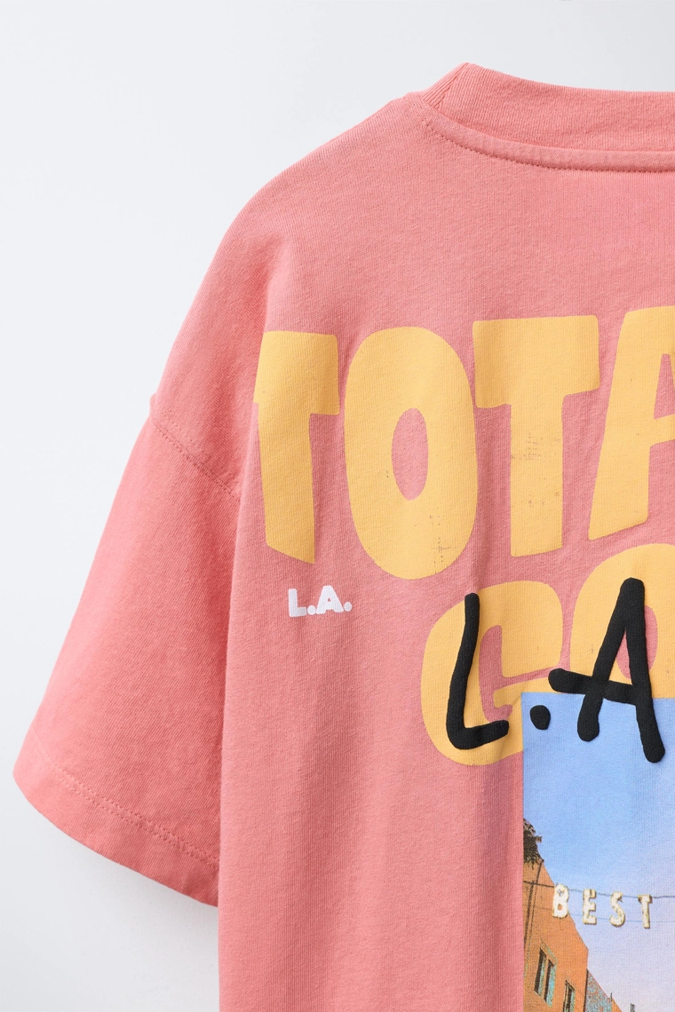 Футболка с объемным принтом