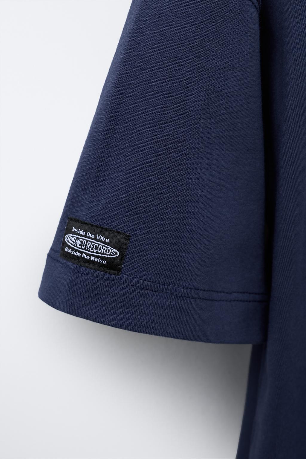 ФУТБОЛКА С РЕЛЬЕФНЫМ ПРИНТОМ