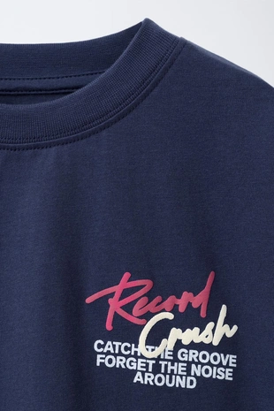 Футболка с рельефным принтом- Заказать в России