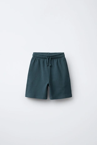 Комплект из футболки и бермуд из ткани «оттоман» с нашивкой- Заказать в России