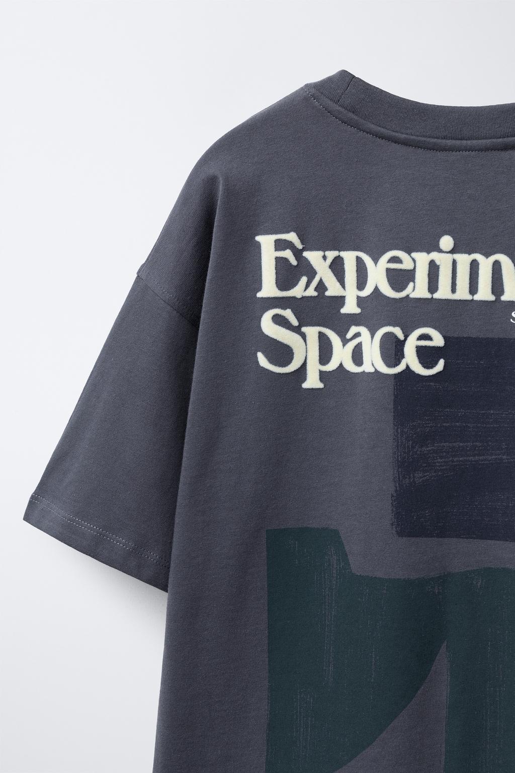 ФУТБОЛКА С РЕЛЬЕФНОЙ НАДПИСЬЮ