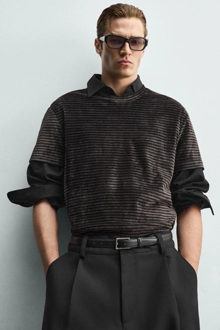 Футболка с рельефным узором и эффектом потертости- Заказать в России