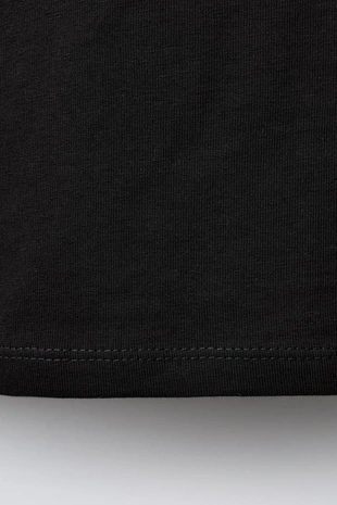 Базовая футболка с вышитым сердцем