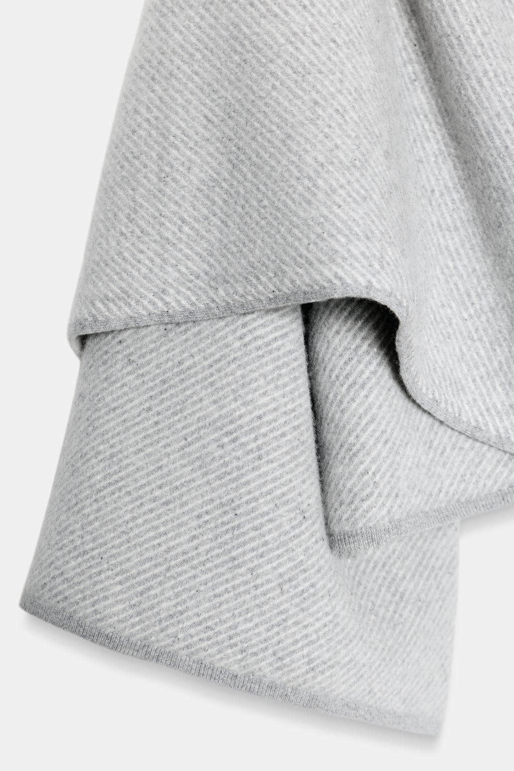 КОРОТКОЕ ПАЛЬТО ИЗ 100% ШЕРСТИ С ШАРФОМ