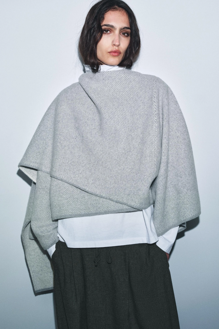 Пальто-пончо из 100% шерсти с шарфом