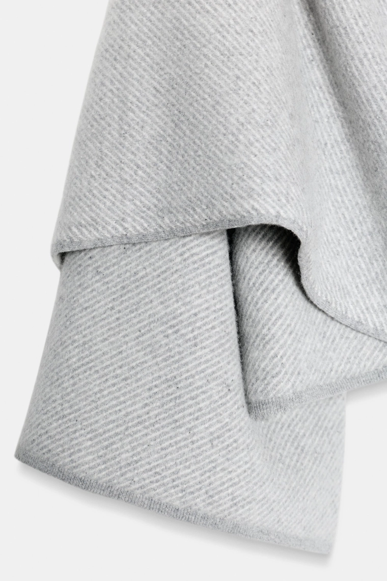 Пальто-пончо из 100% шерсти с шарфом