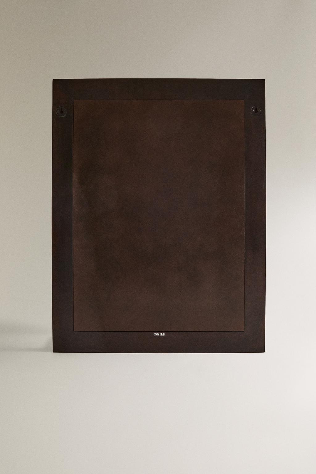 Деревянное настенное зеркало