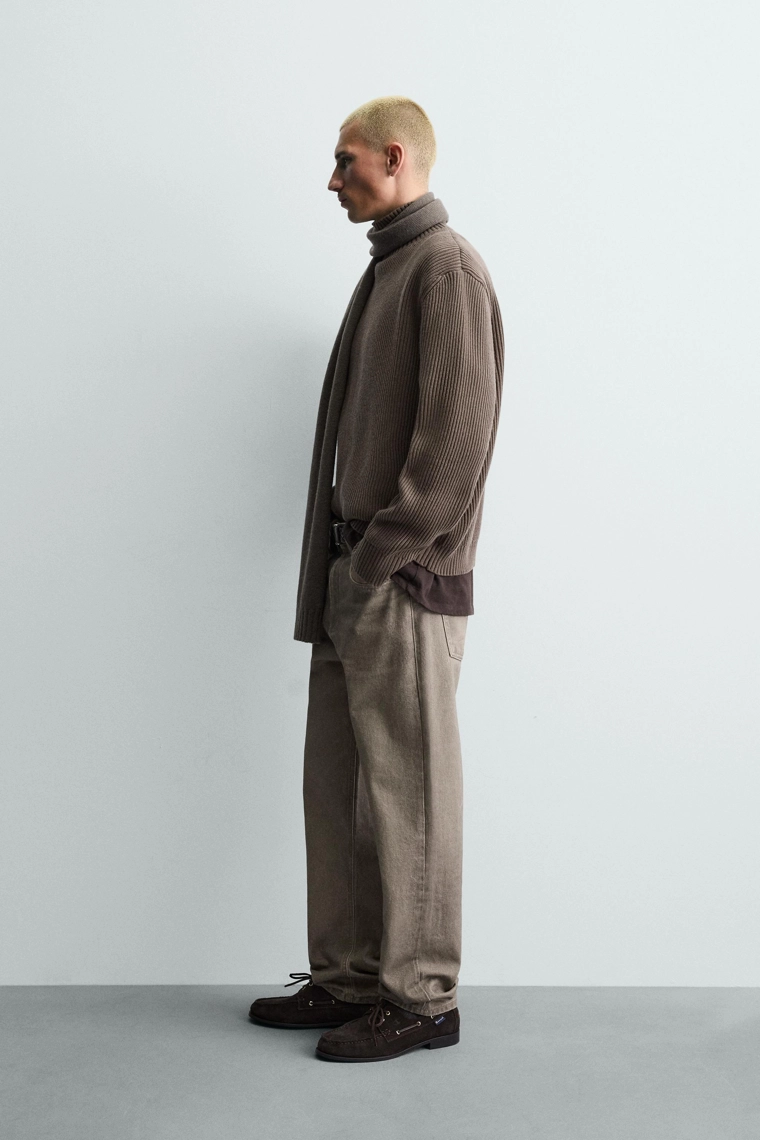 Водолазка с текстурным узором и высоким воротником