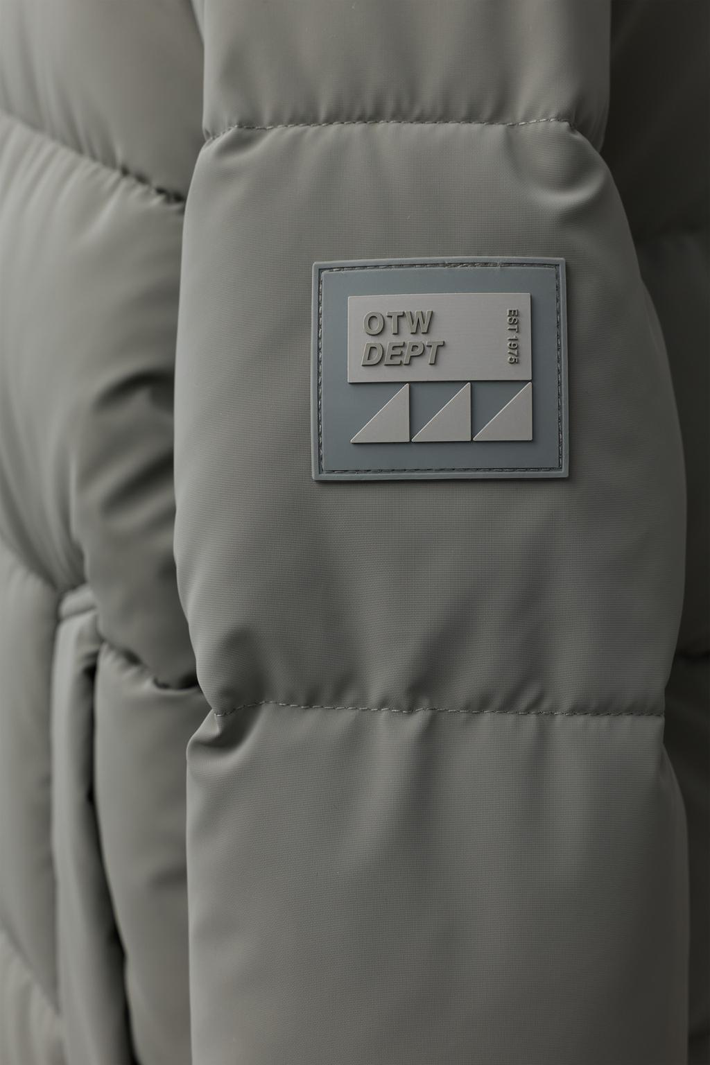 ДЛИННОЕ ПАЛЬТО С НАШИВКОЙ