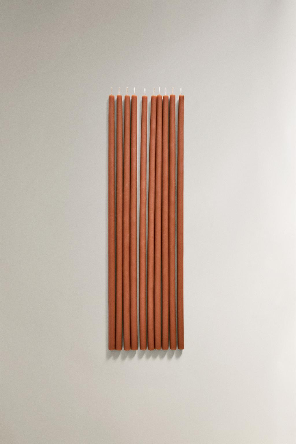 Набор из десяти узких декоративных свечей цвета тоффи