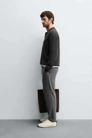 Брюки комфортной посадки из рельефной ткани