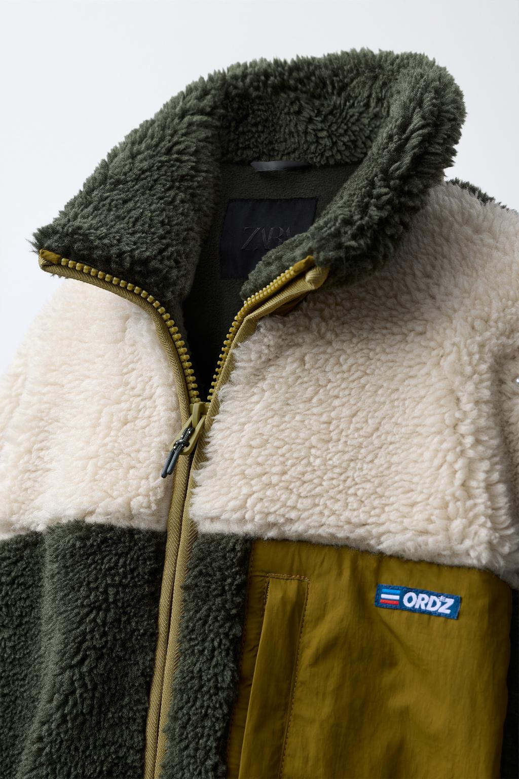 КУРТКА ИЗ ИСКУССТВЕННОЙ ОВЧИНЫ В СТИЛЕ КОЛОР-БЛОК