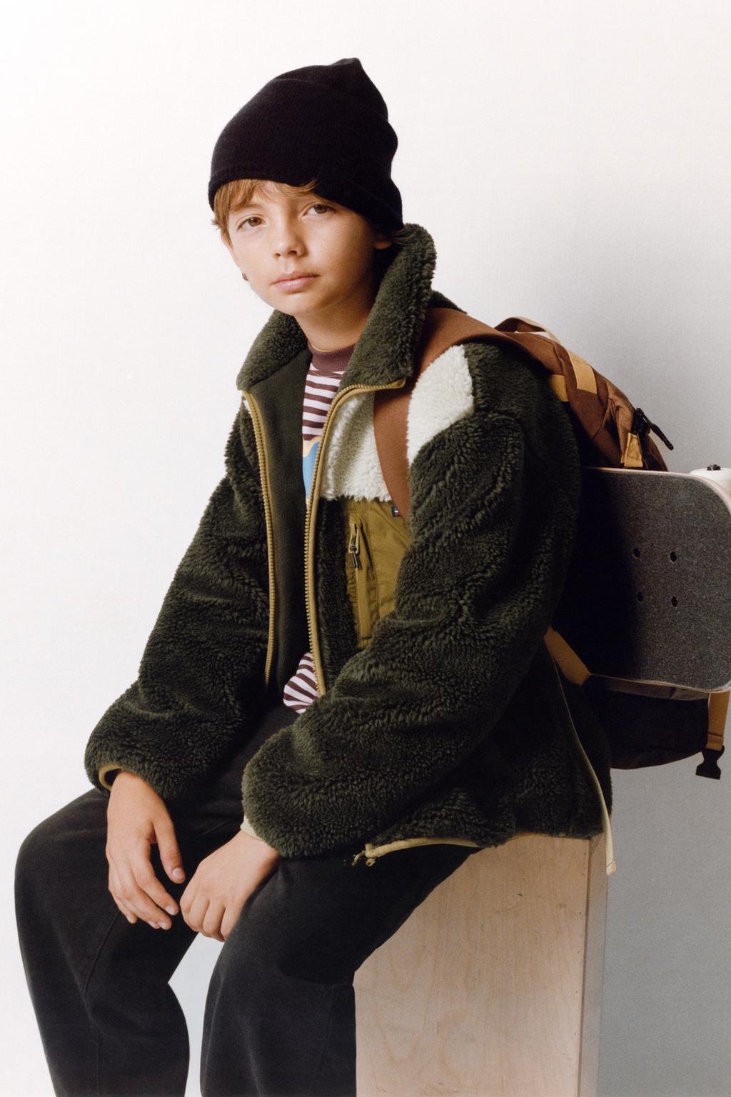 КУРТКА ИЗ ИСКУССТВЕННОЙ ОВЧИНЫ В СТИЛЕ КОЛОР-БЛОК