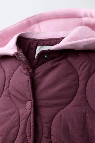 Стеганая куртка с капюшоном и вышивкой в виде медвежонка- Заказать в России