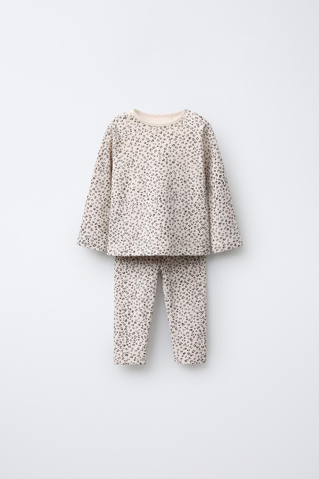 КОМПЛЕКТ ИЗ ФУТБОЛКИ И ЛЕГИНСОВ ВЯЗКИ POINTELLE С АНИМАЛИСТИЧНЫМ ПРИНТОМ