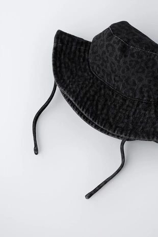 Джинсовая панама с анималистическим принтом- Заказать в России