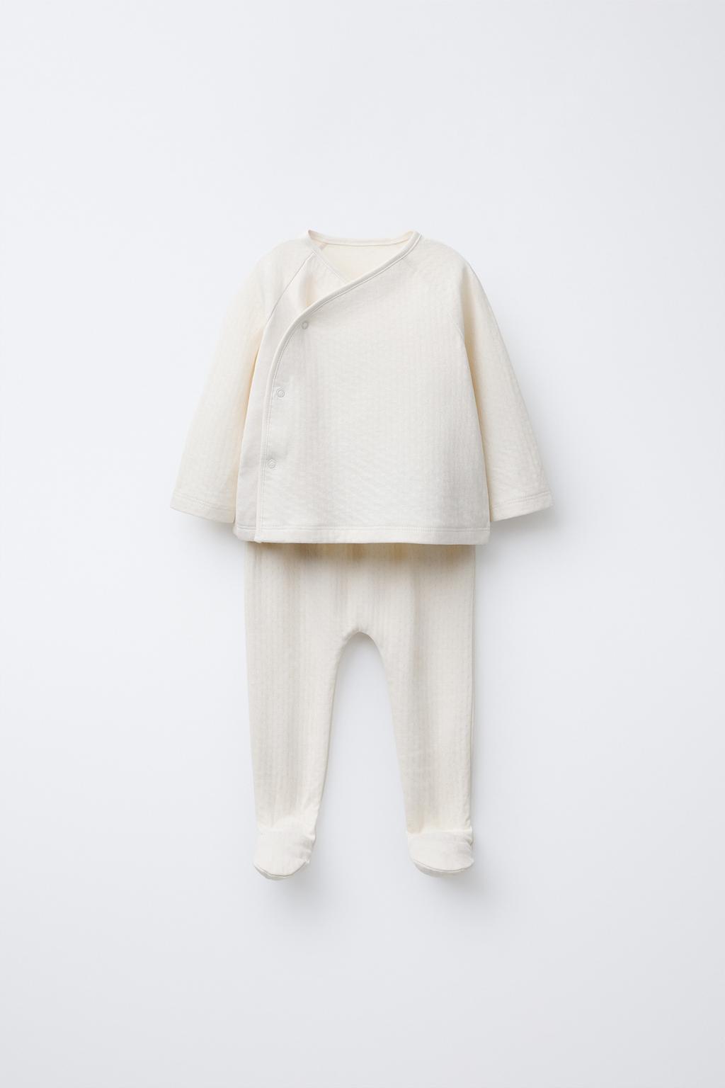 КОМПЛЕКТ ИЗ ФУТБОЛКИ И ЛЕГИНСОВ С РЕЛЬЕФНЫМ УЗОРОМ