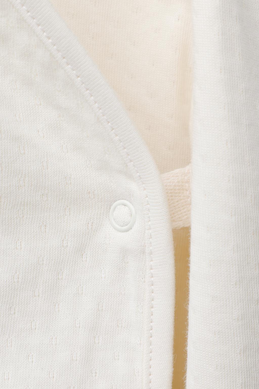 КОМПЛЕКТ ИЗ ФУТБОЛКИ И ЛЕГИНСОВ С РЕЛЬЕФНЫМ УЗОРОМ