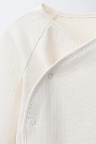 Комплект из футболки и легинсов с рельефным узором- Заказать в России