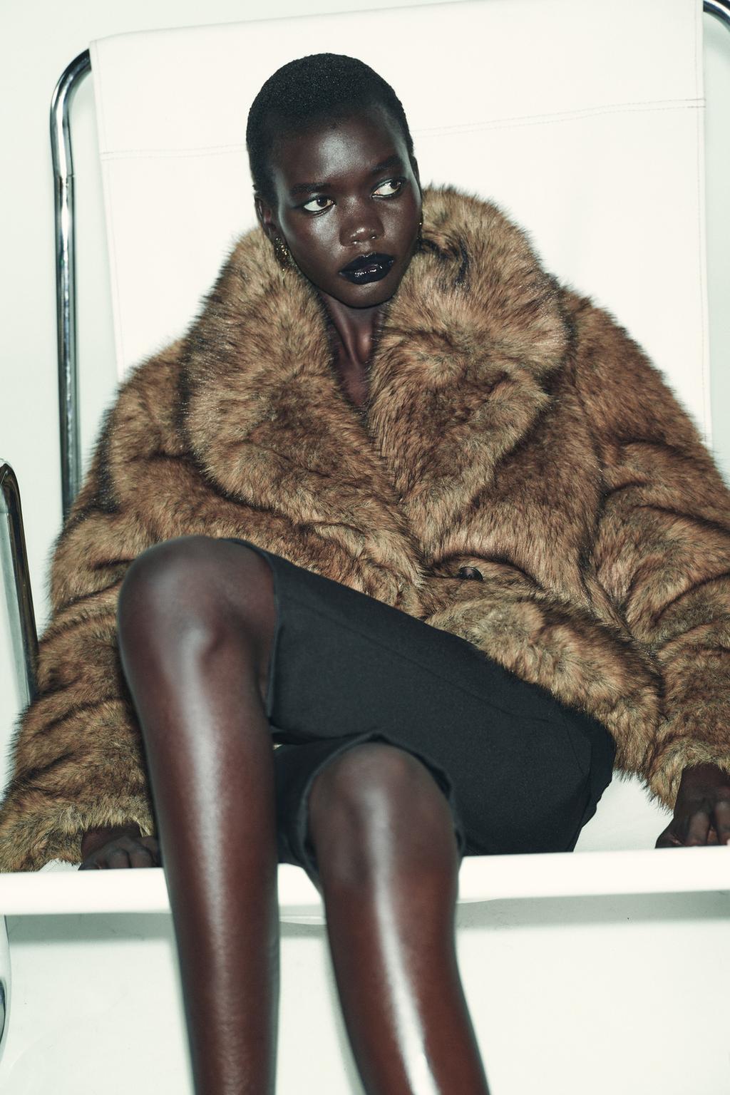 КОРОТКОЕ ПАЛЬТО ИЗ ИСКУССТВЕННОГО МЕХА