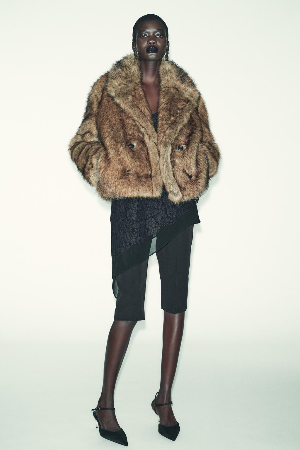 КОРОТКОЕ ПАЛЬТО ИЗ ИСКУССТВЕННОГО МЕХА