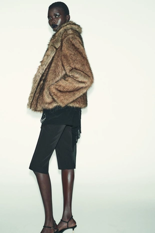 Короткое пальто из искусственного меха- Заказать в России