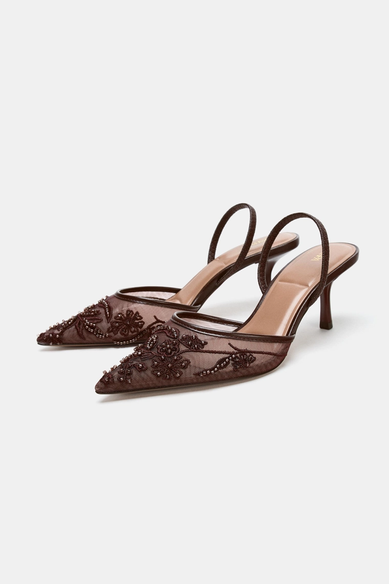 Туфли на каблуке с камнями и стразами