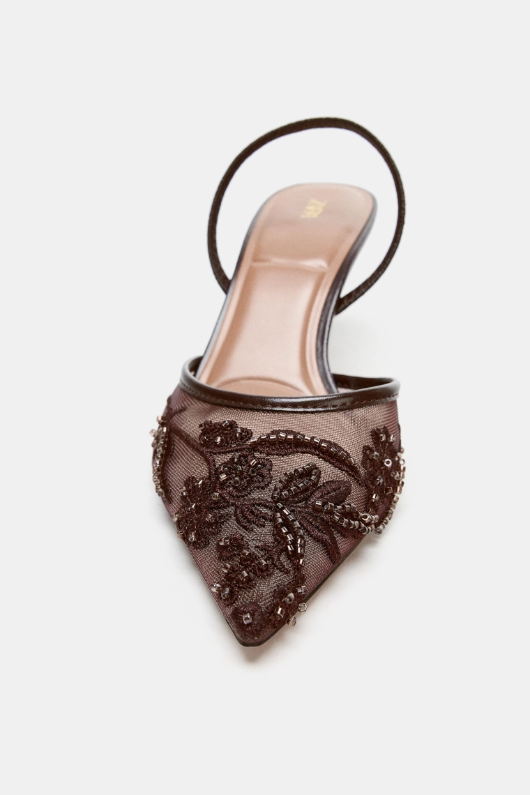 Туфли на каблуке с камнями и стразами