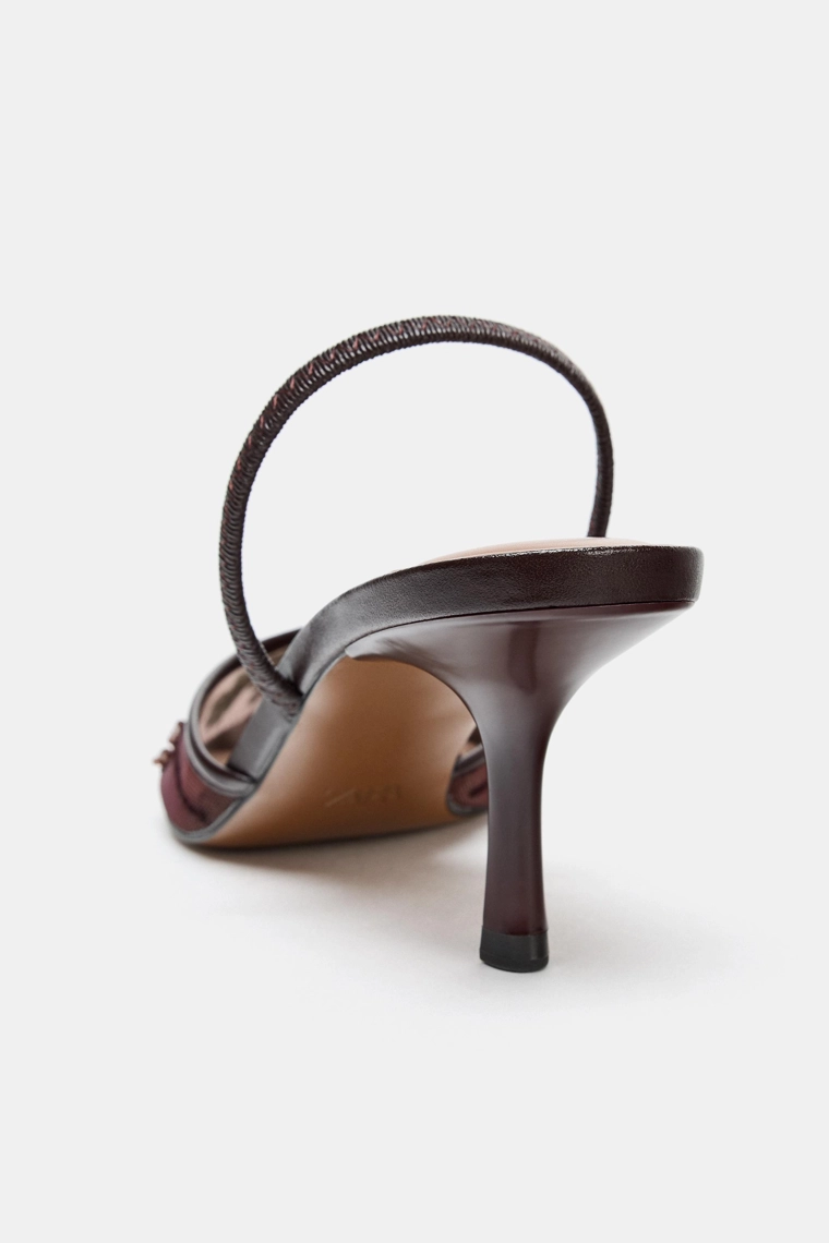 Туфли на каблуке с камнями и стразами