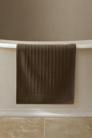 Велюровый коврик для ванны с полосатой текстурой- Заказать в России