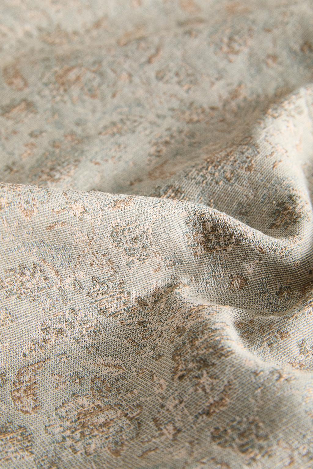 Столовый бегунок с цветочным жаккардовым узором