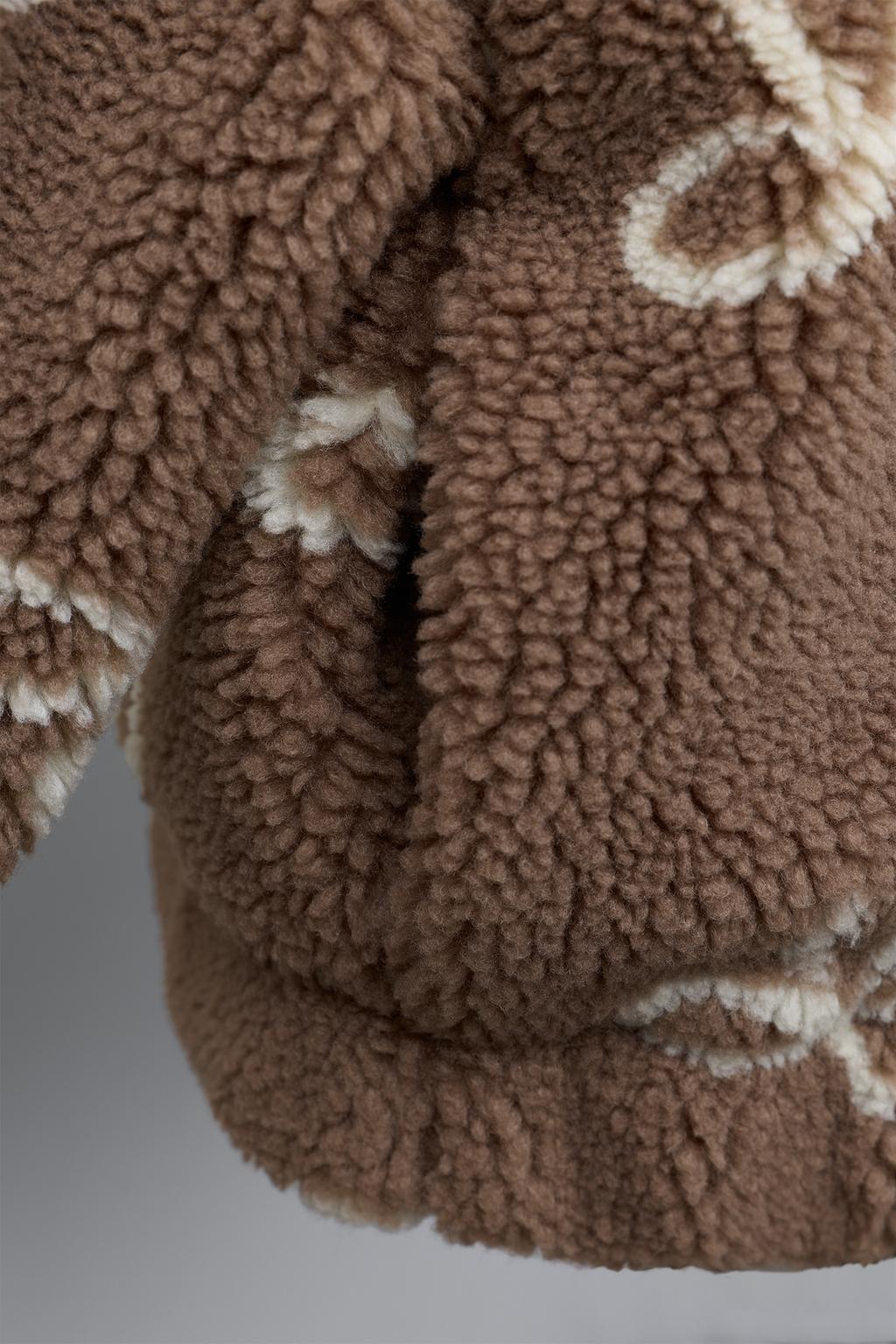 КУРТКА ИЗ ИСКУССТВЕННОЙ ОВЧИНЫ С БАНТАМИ