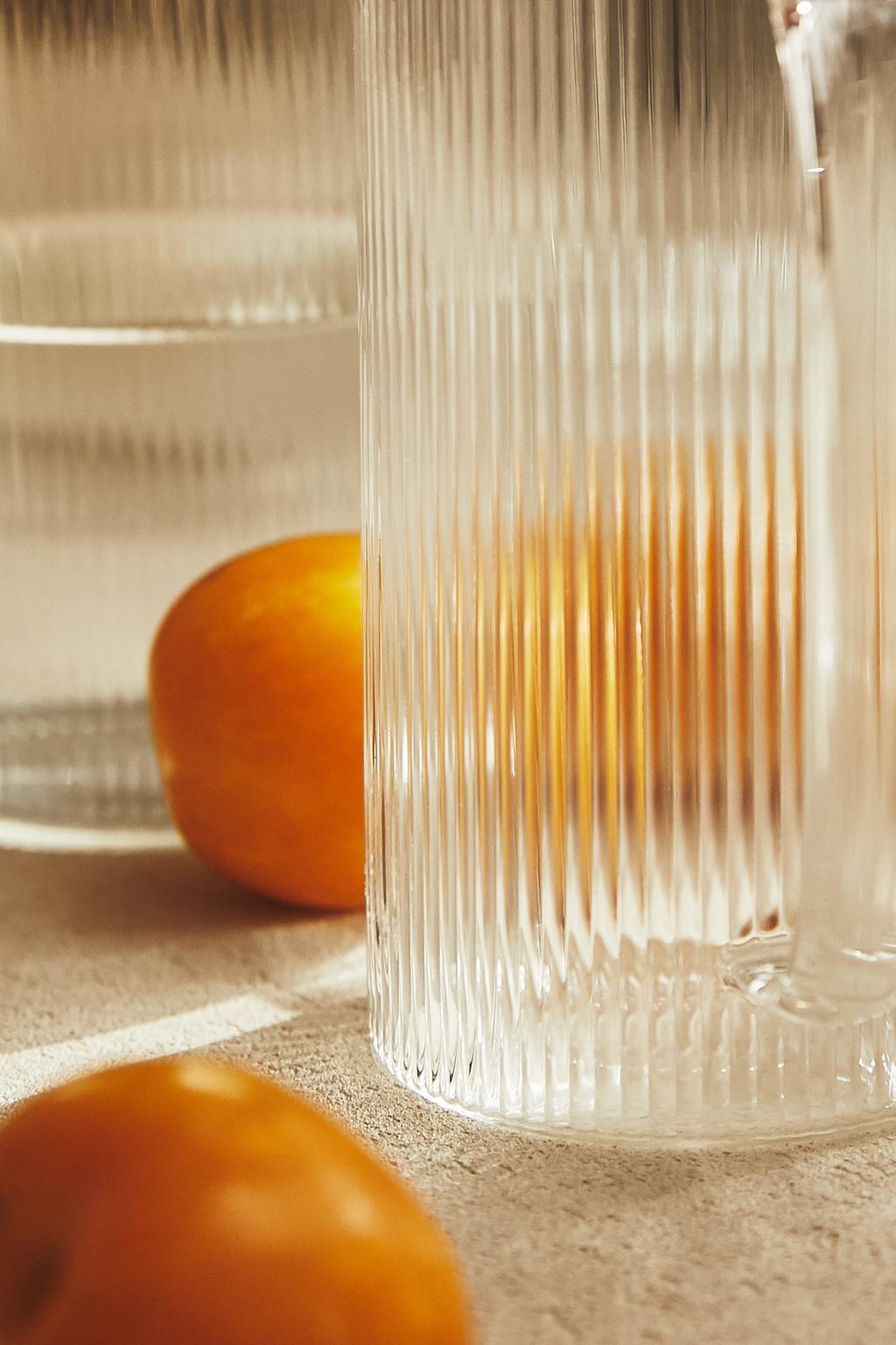 Кувшин из боросиликатного стекла с дизайном линий