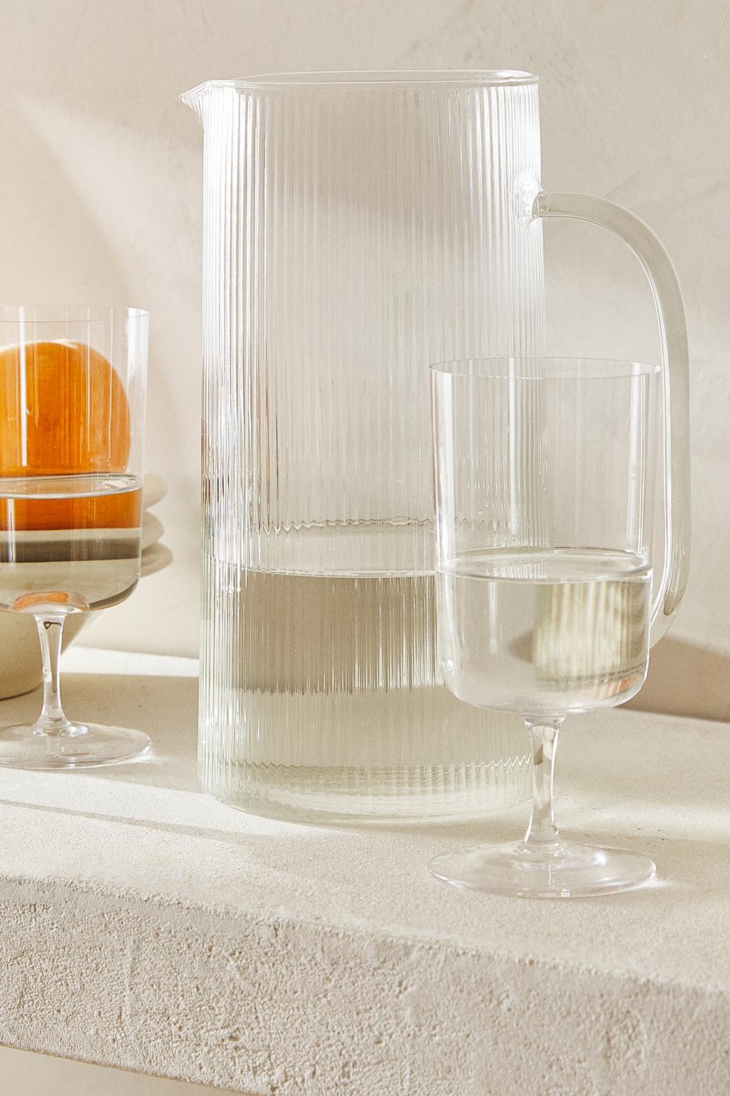 Кувшин из боросиликатного стекла с дизайном линий