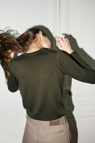 Базовый однотонный свитер- Заказать в России