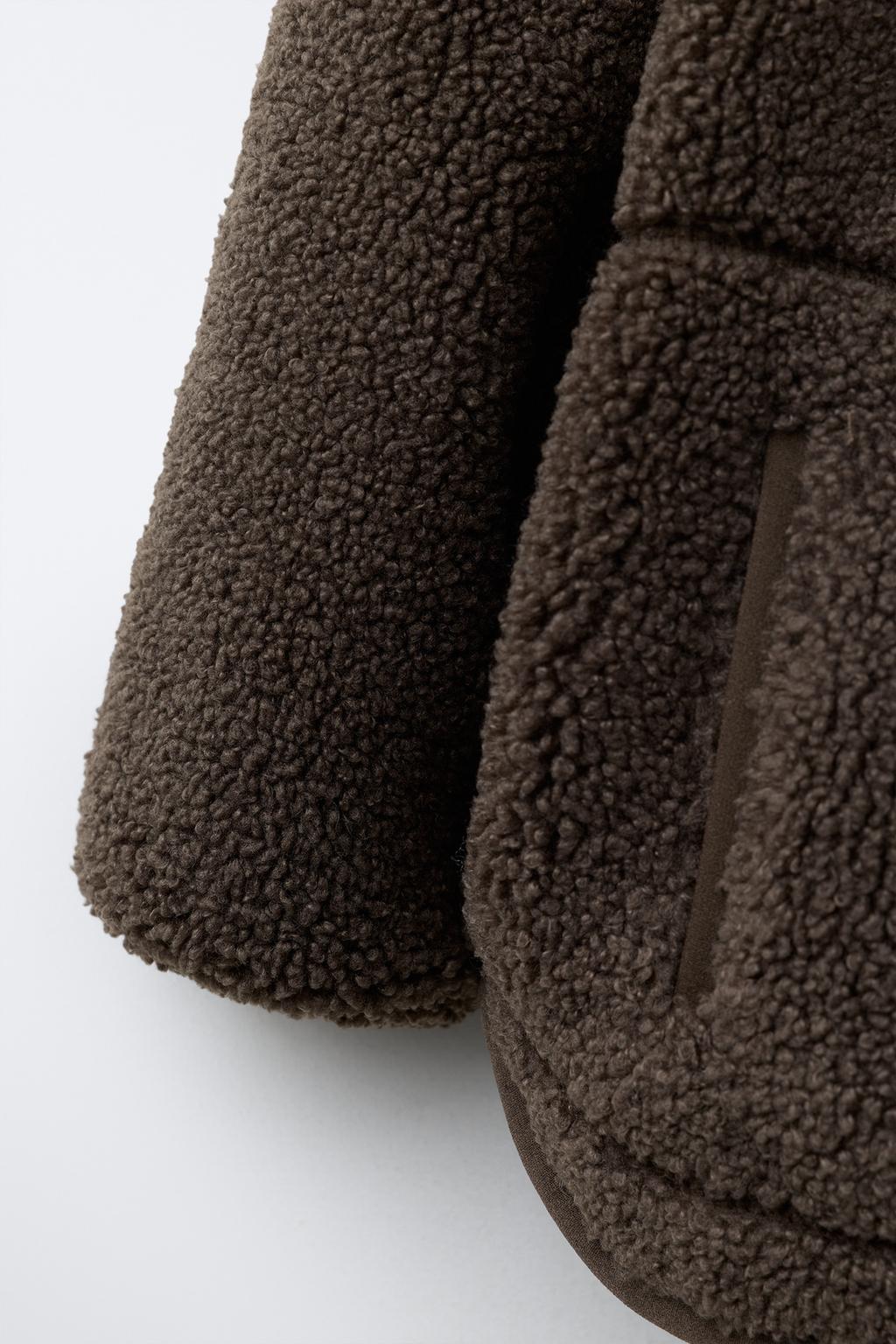 КУРТКА ИЗ ИСКУССТВЕННОЙ ОВЧИНЫ С КАПЮШОНОМ