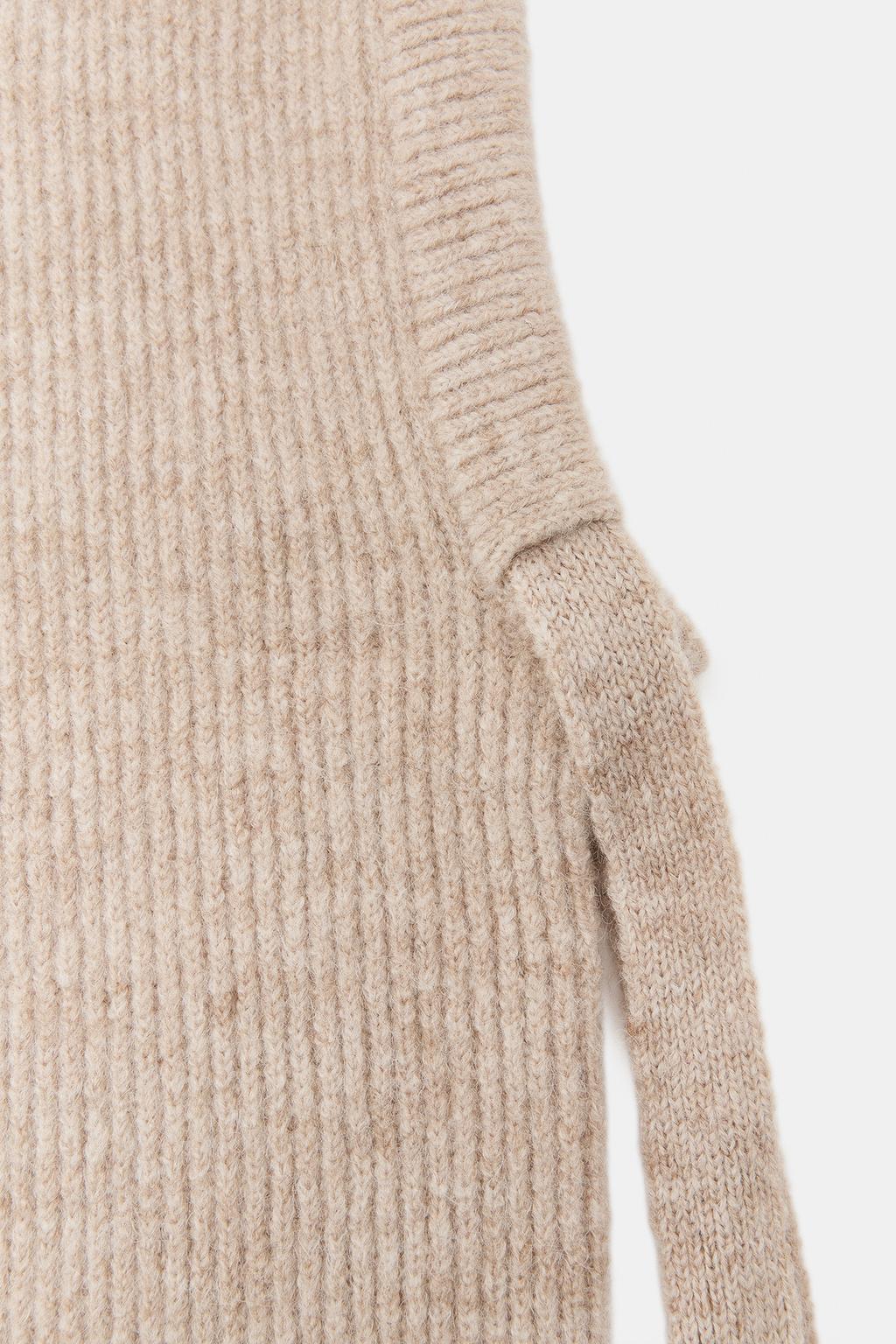 ТРИКОТАЖНЫЙ КАПЮШОН В РУБЧИК