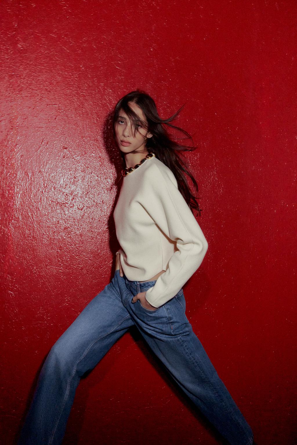 ТРИКОТАЖНЫЙ ДЖЕМПЕР С БУСИНАМИ НА ВОРОТНИКЕ