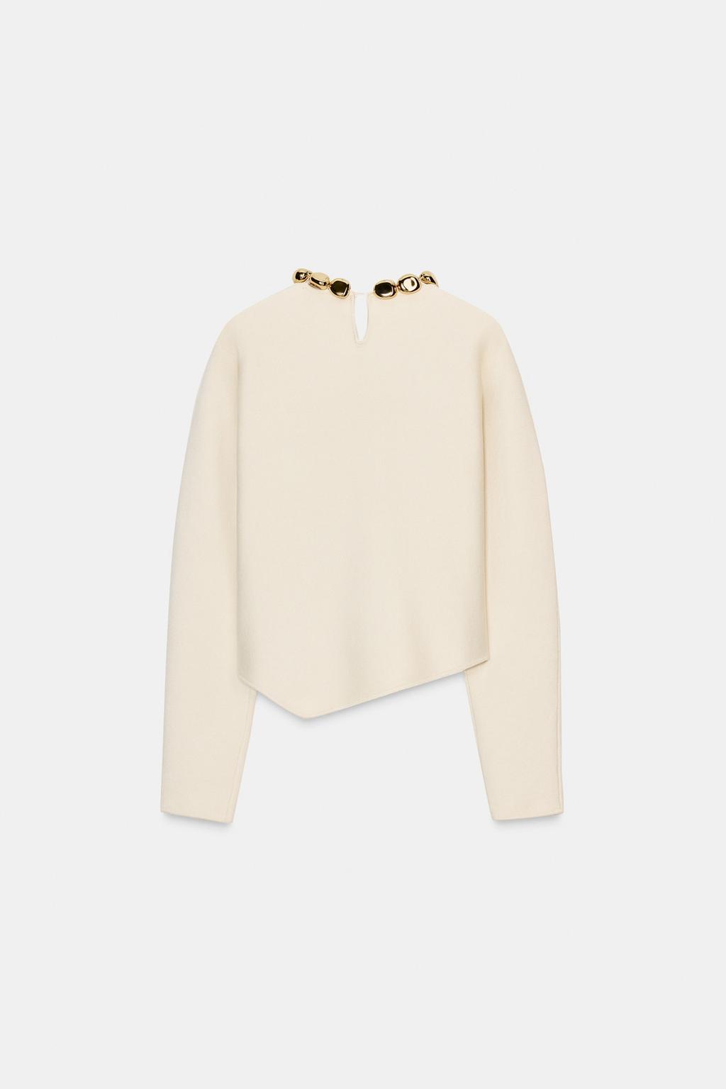 ТРИКОТАЖНЫЙ ДЖЕМПЕР С БУСИНАМИ НА ВОРОТНИКЕ