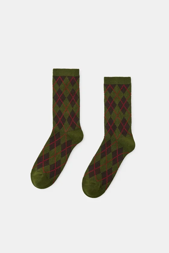 НОСКИ ИЗ СМЕСОВОГО ХЛОПКА В РОМБЫ