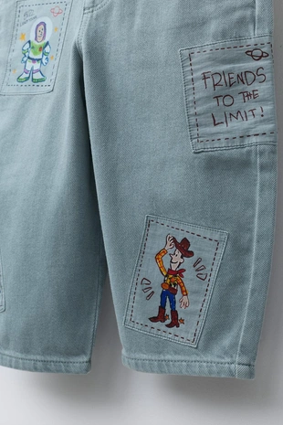 Комбинезон из саржи с нашивками TOY STORY © DISNEY PIXAR- Заказать в России