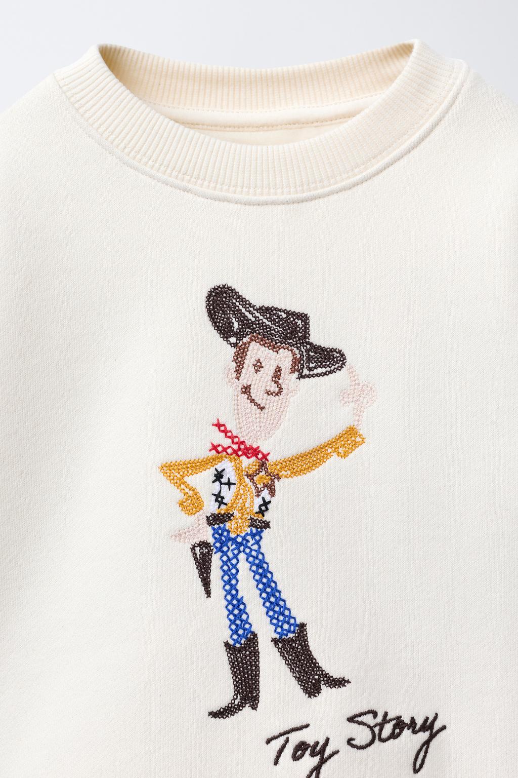 ТОЛСТОВКА С ВЫШИВКОЙ BUDDY TOY STORY © DISNEY PIXAR