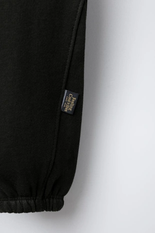 Брюки-джоггеры с этикеткой